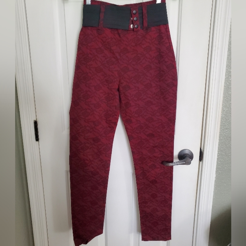 Womens cigarette pants with belt.